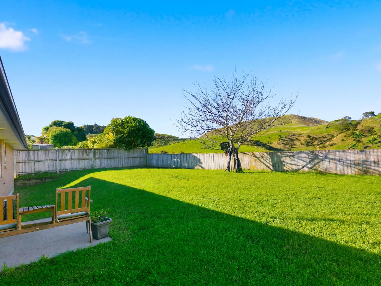 186 / 186a Ballintoy Park Drive, Welcome Bay
