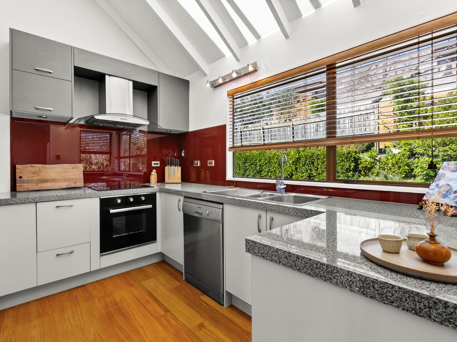 Unit 2, 3 Lighthouse Road, Bluff Hill