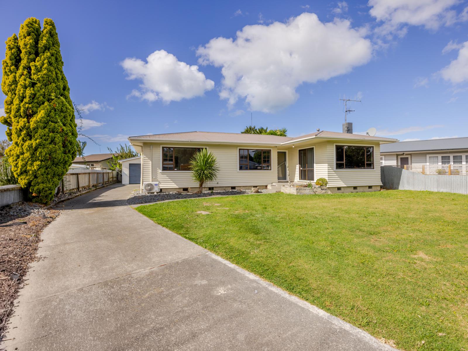 51 Downing Avenue, Pirimai
