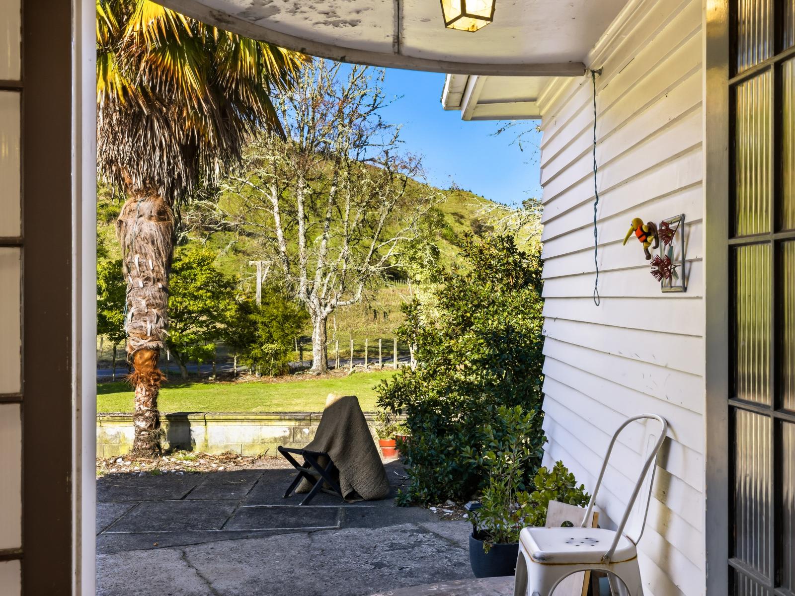 1190 Ohura Road, Matiere