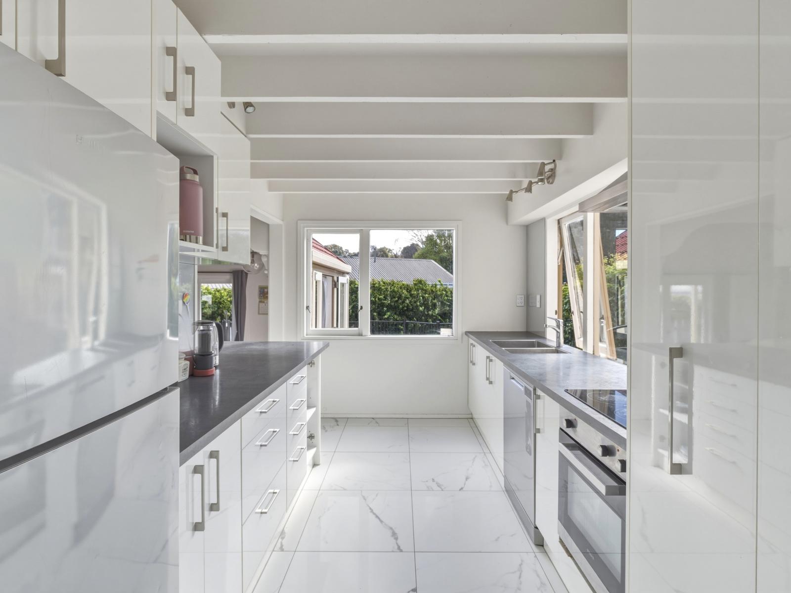 6 Aiken Road, St Johns Hill