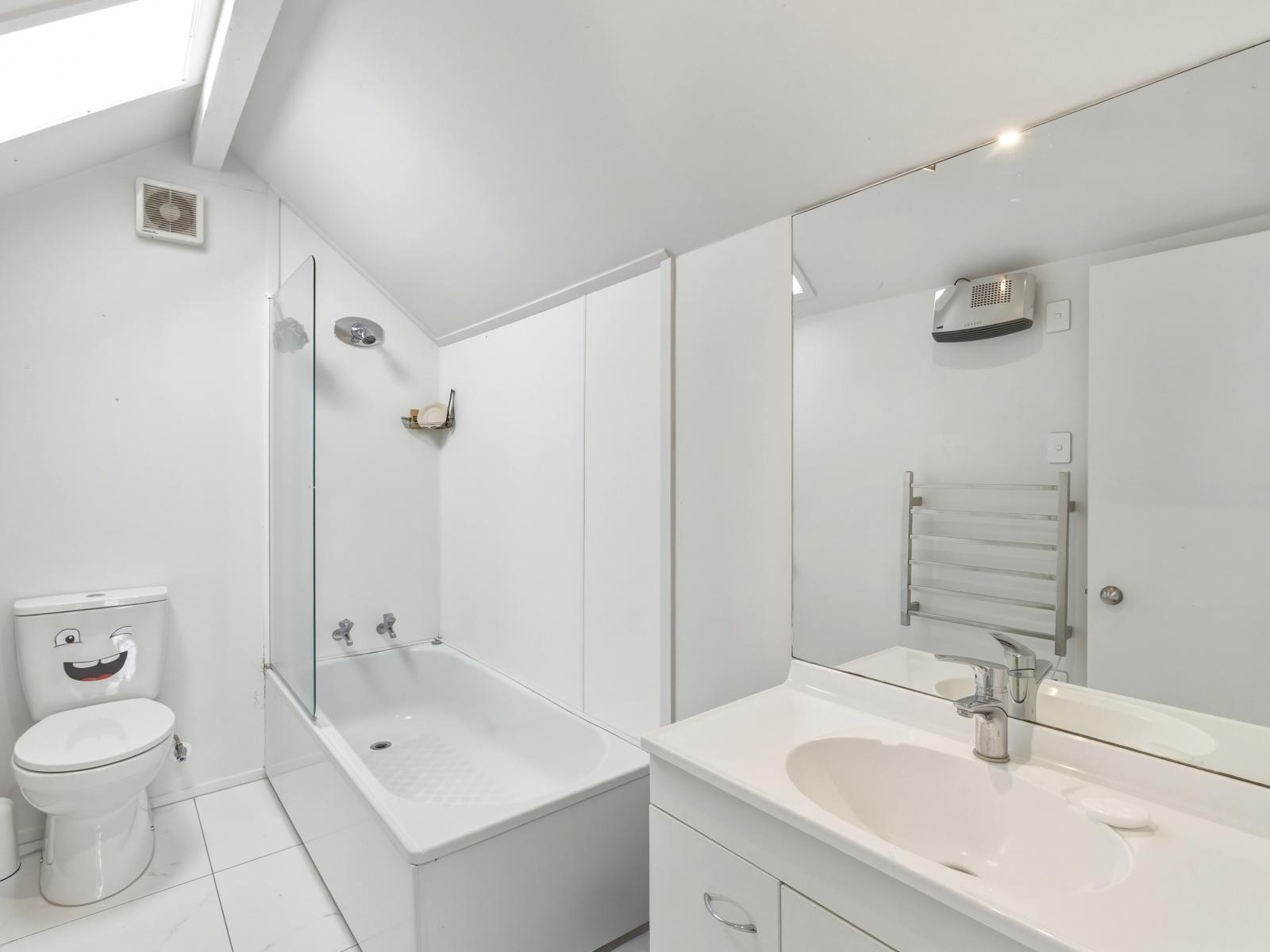 6 Aiken Road, St Johns Hill