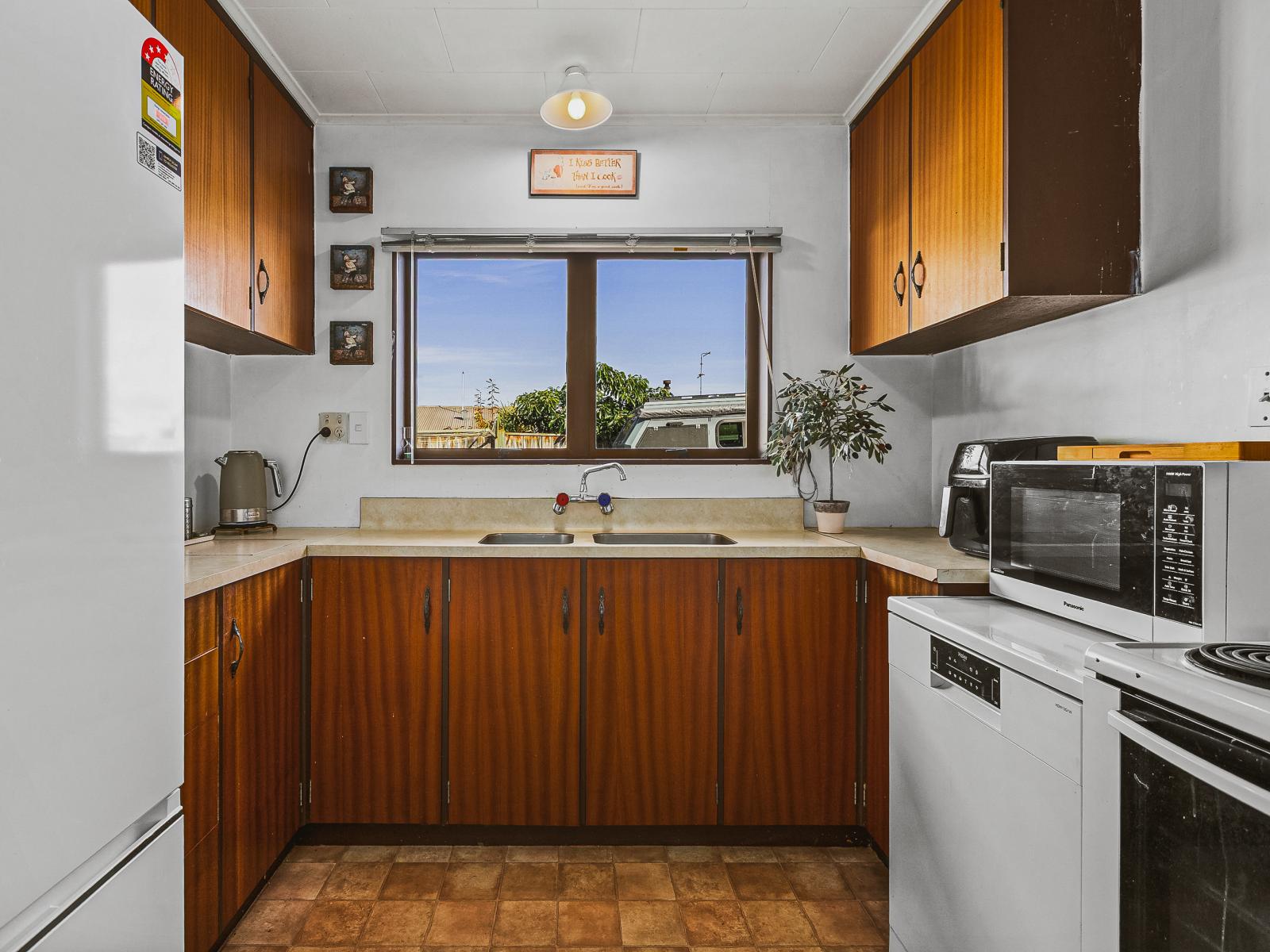 8A Clarence Cox Crescent, Pirimai