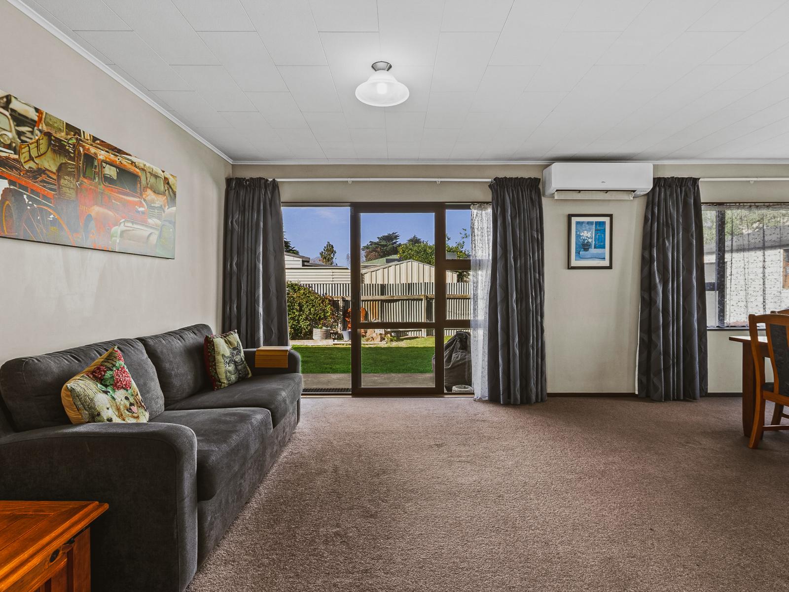 8A Clarence Cox Crescent, Pirimai