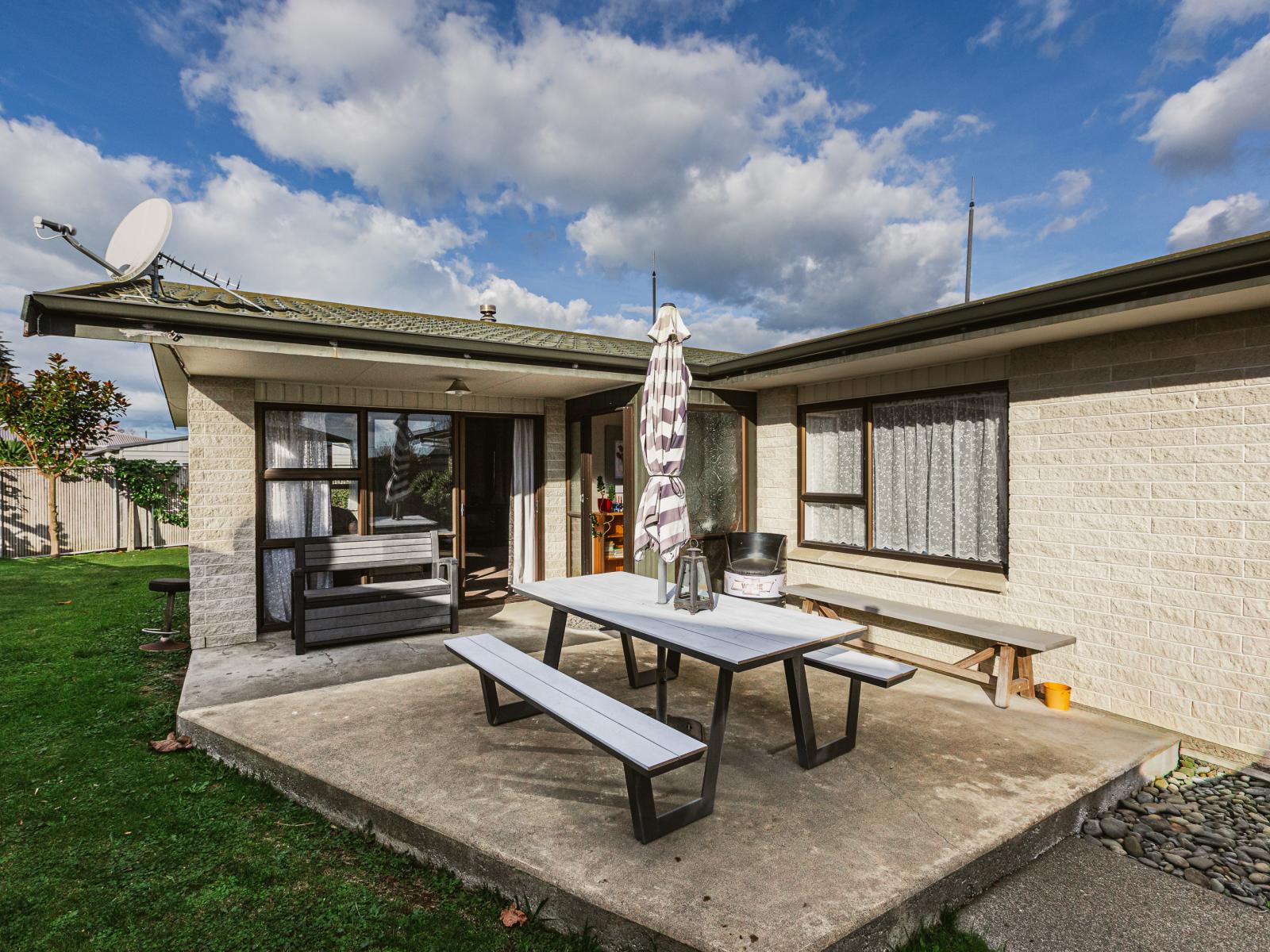 8A Clarence Cox Crescent, Pirimai
