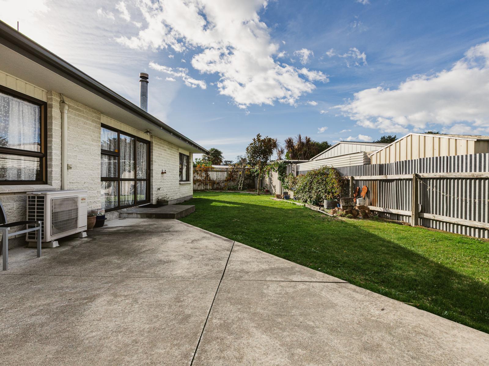 8A Clarence Cox Crescent, Pirimai