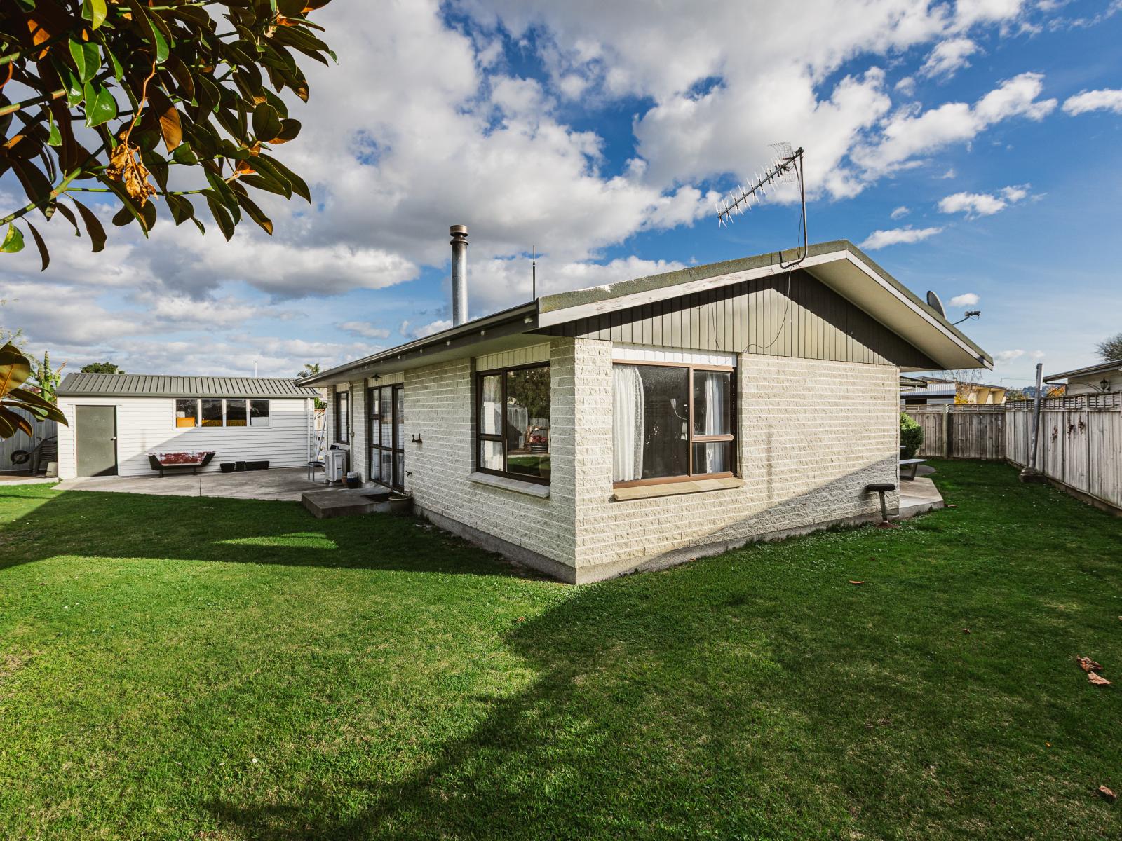 8A Clarence Cox Crescent, Pirimai