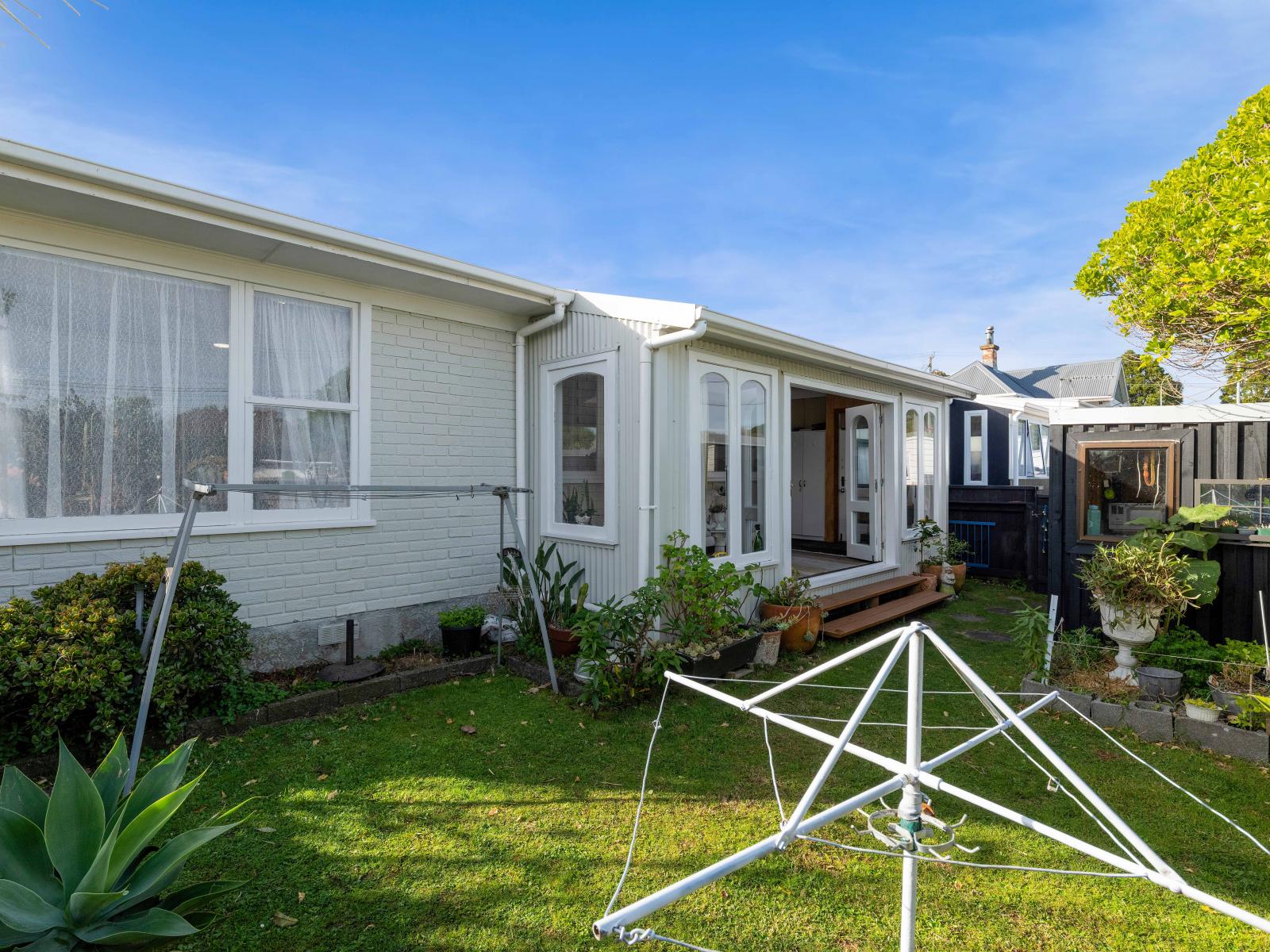 8 Omata Road, Westown