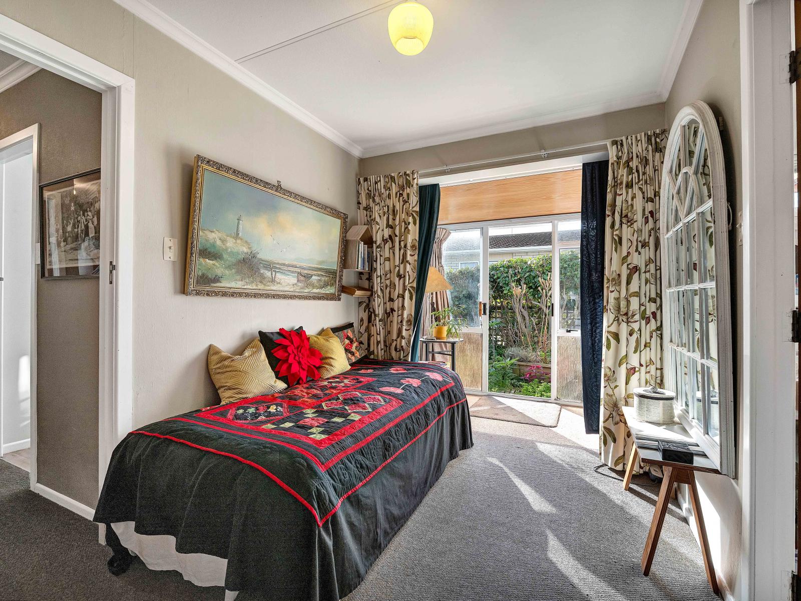 8 Omata Road, Westown
