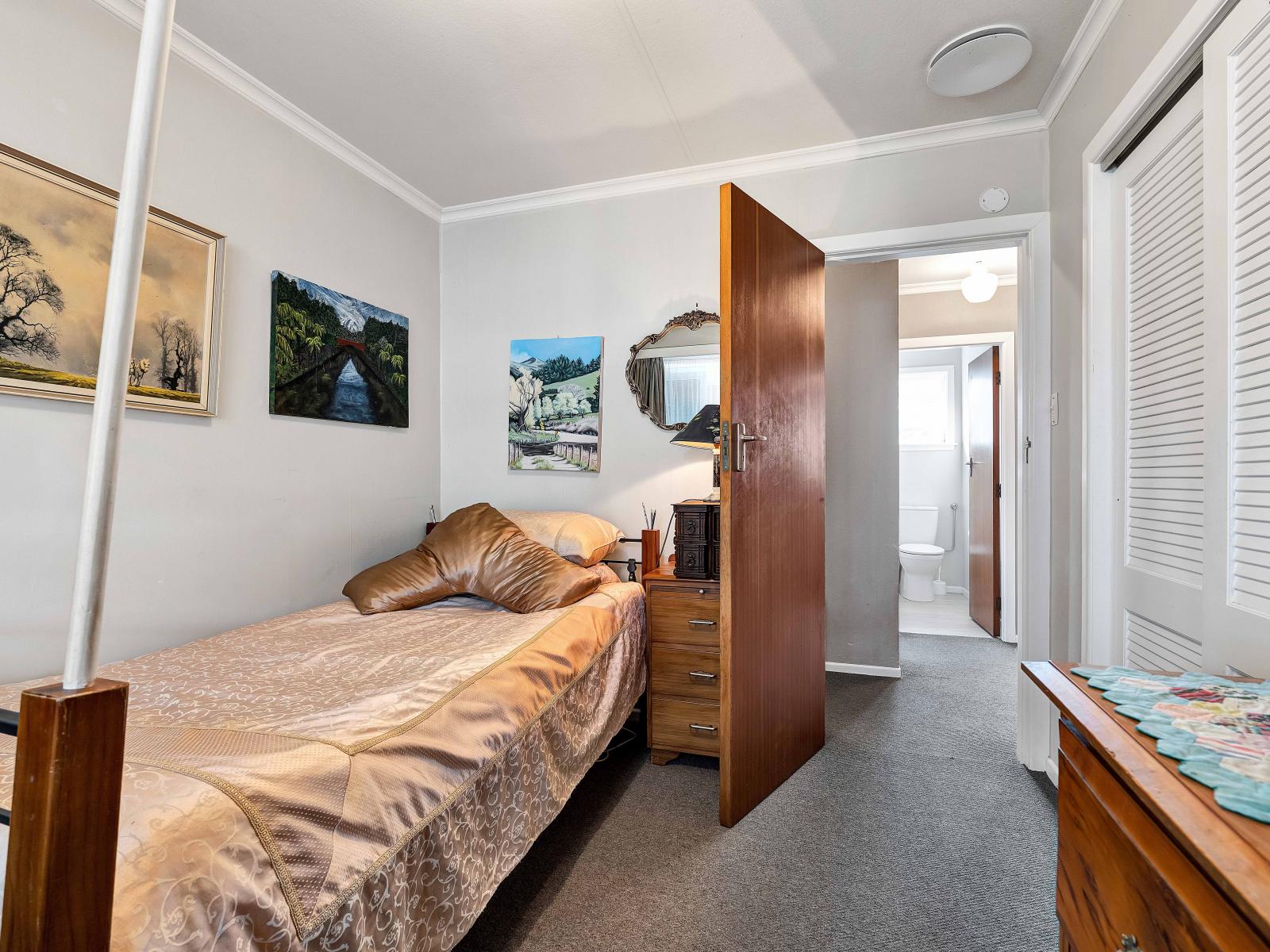 8 Omata Road, Westown