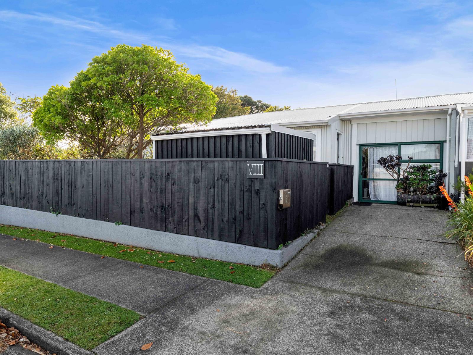 8 Omata Road, Westown