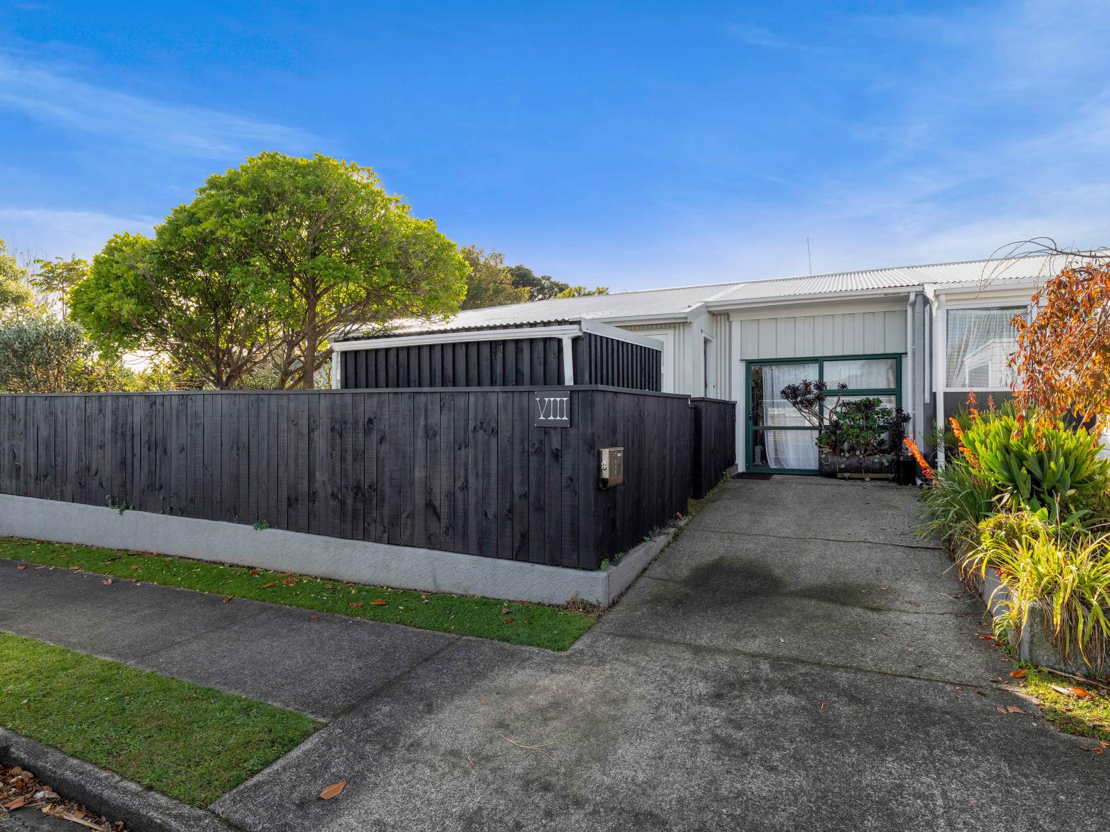 8 Omata Road, Westown