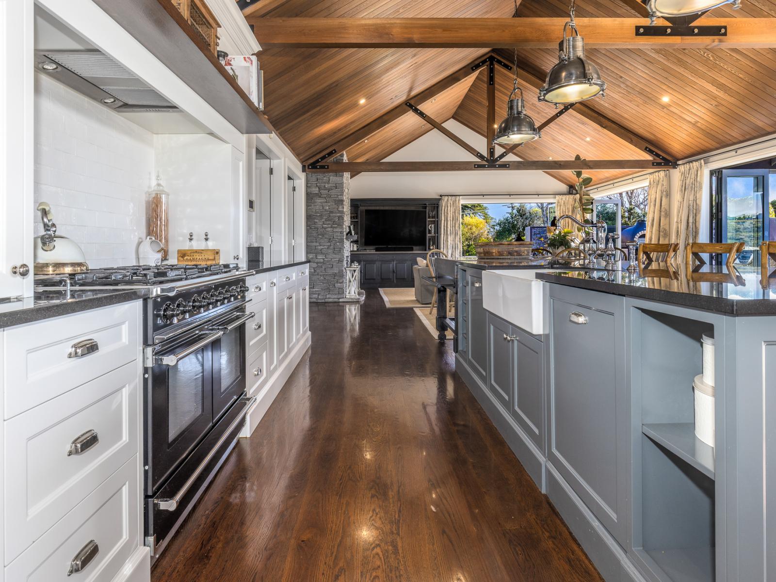 2 Otaihanga Road, Paraparaumu Beach