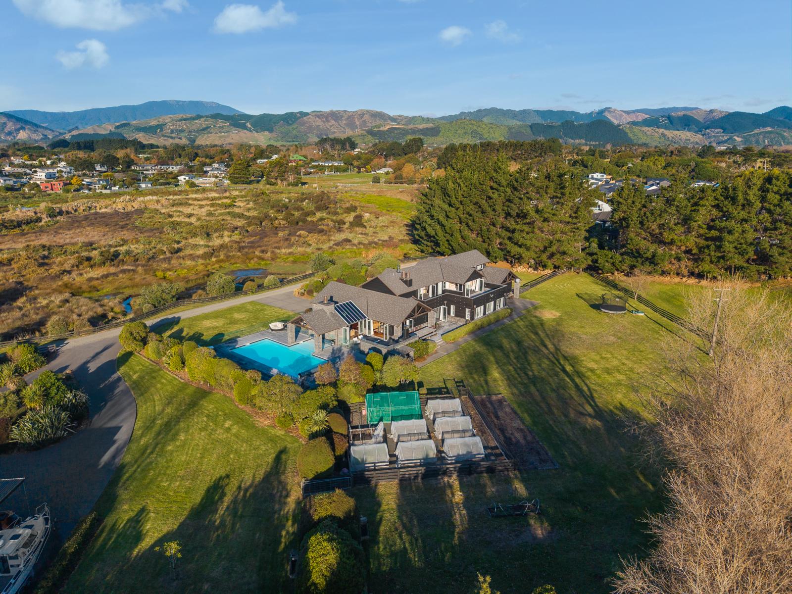 2 Otaihanga Road, Paraparaumu Beach