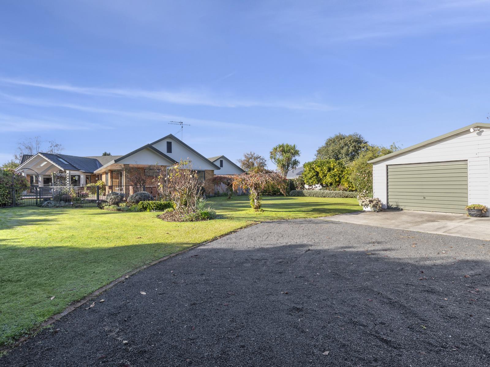 49B Cowley Drive, Leamington