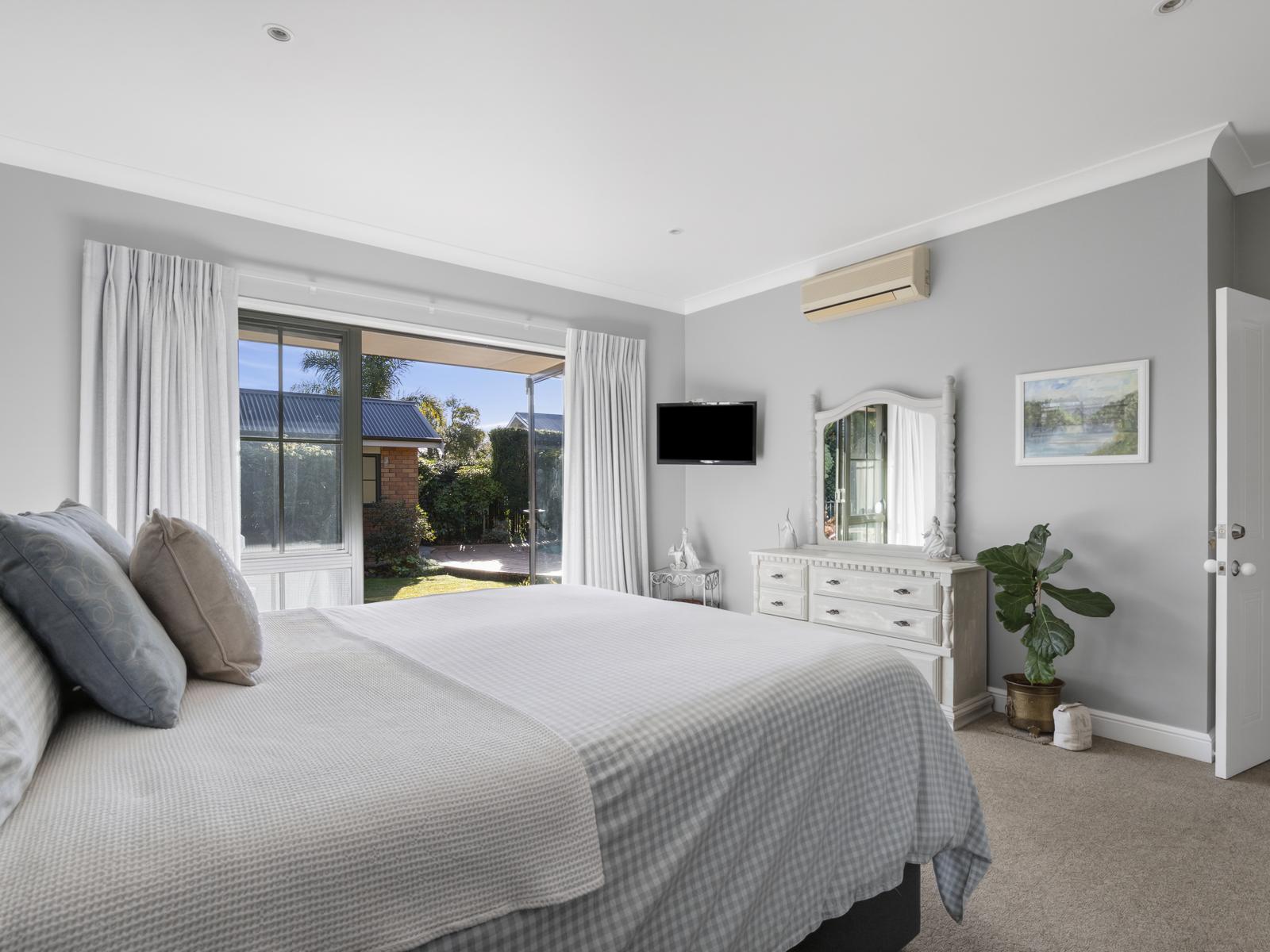 49B Cowley Drive, Leamington