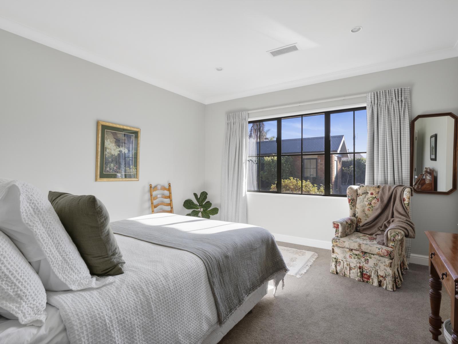 49B Cowley Drive, Leamington