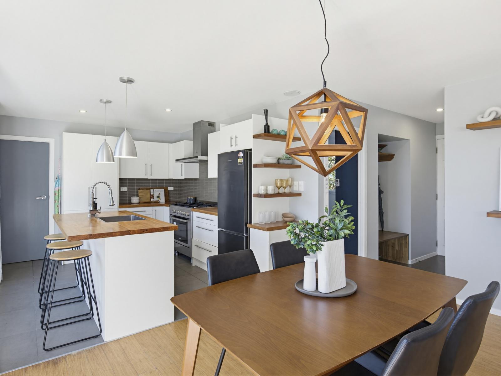 34 Hicks Crescent, Waikanae Beach