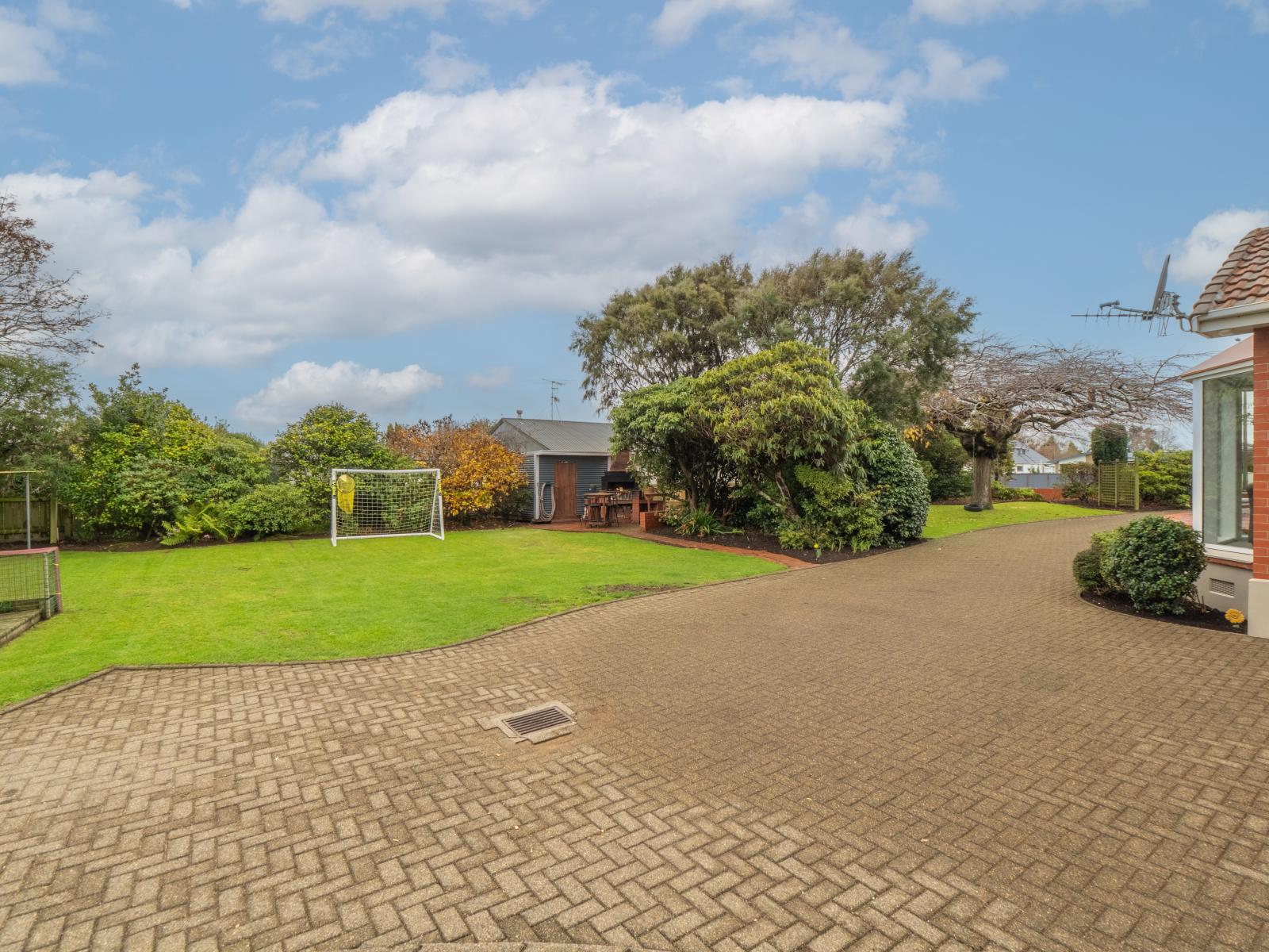 740 Queens Drive, Waikiwi