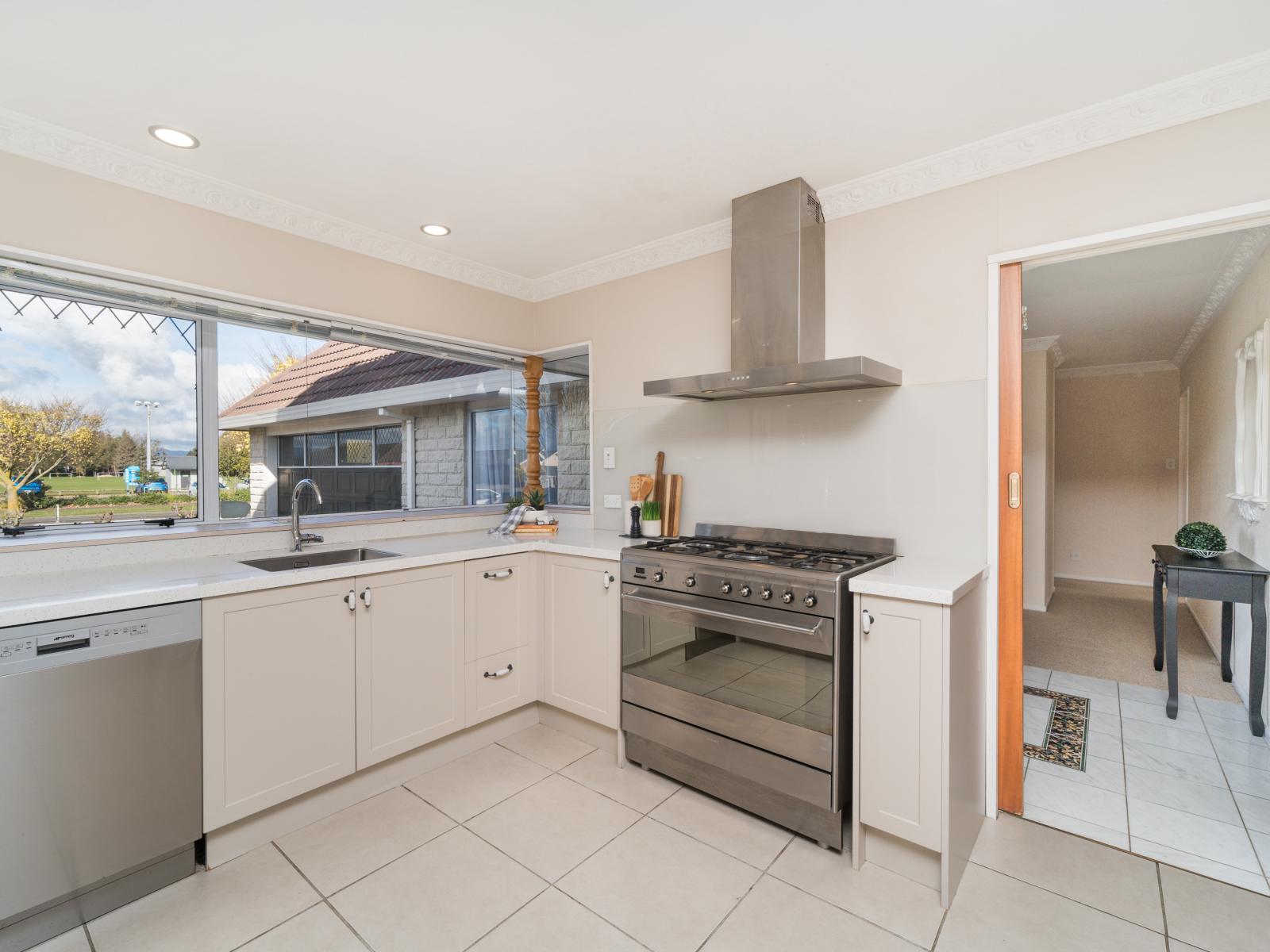 126 John F Kennedy Drive, Milson
