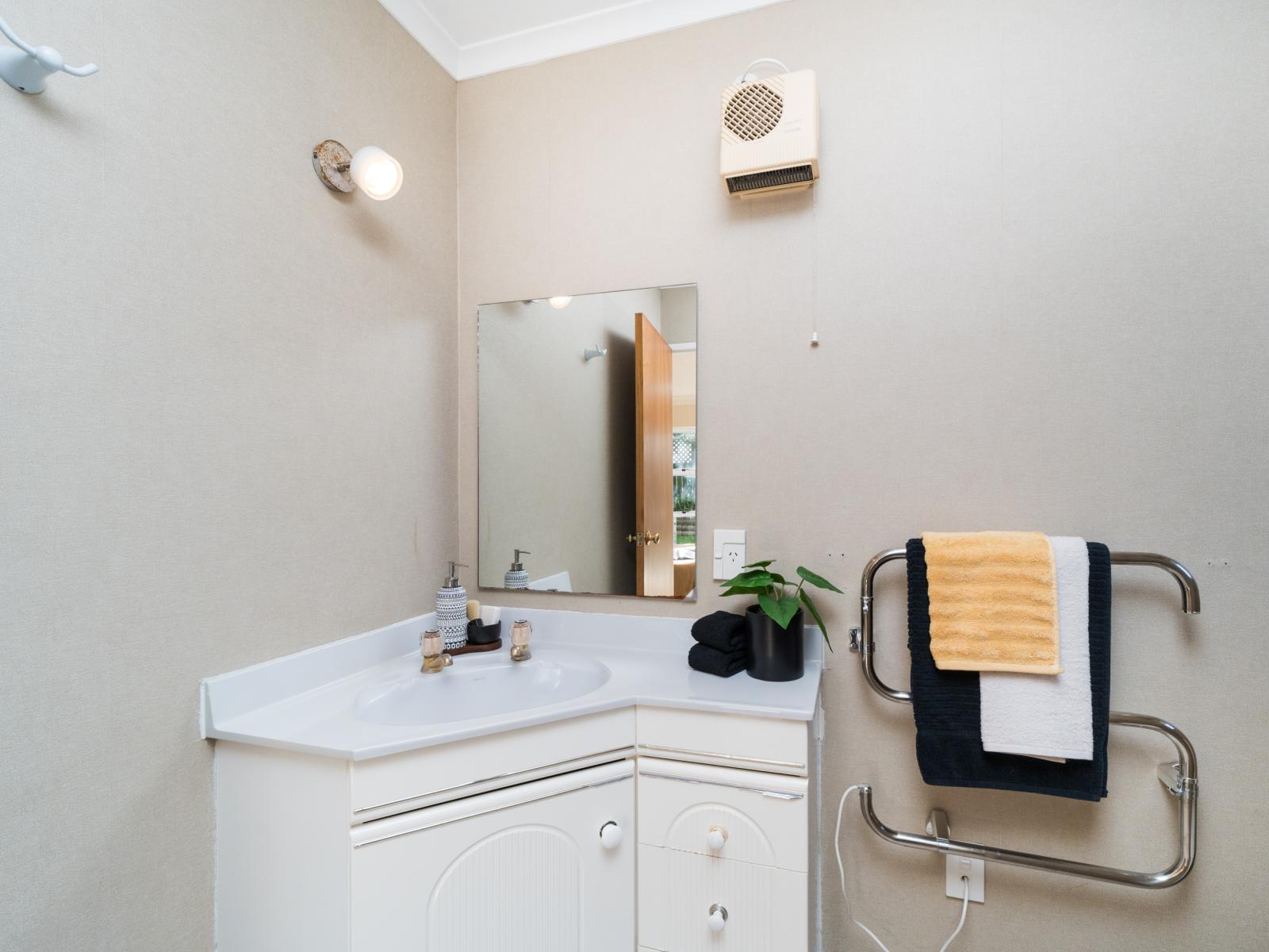 126 John F Kennedy Drive, Milson
