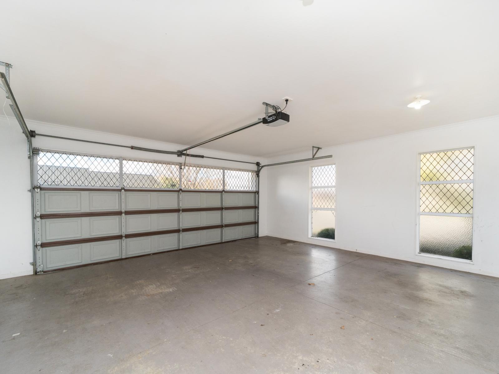 126 John F Kennedy Drive, Milson