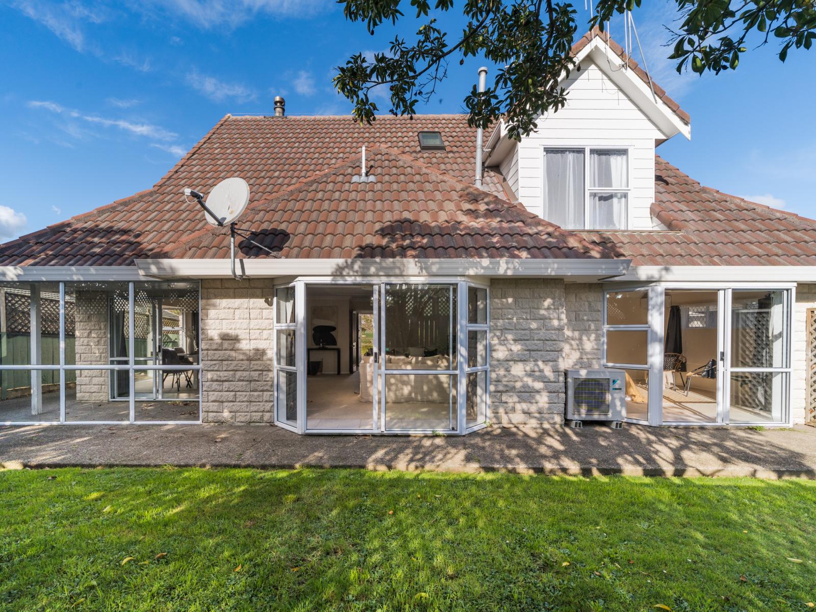 126 John F Kennedy Drive, Milson