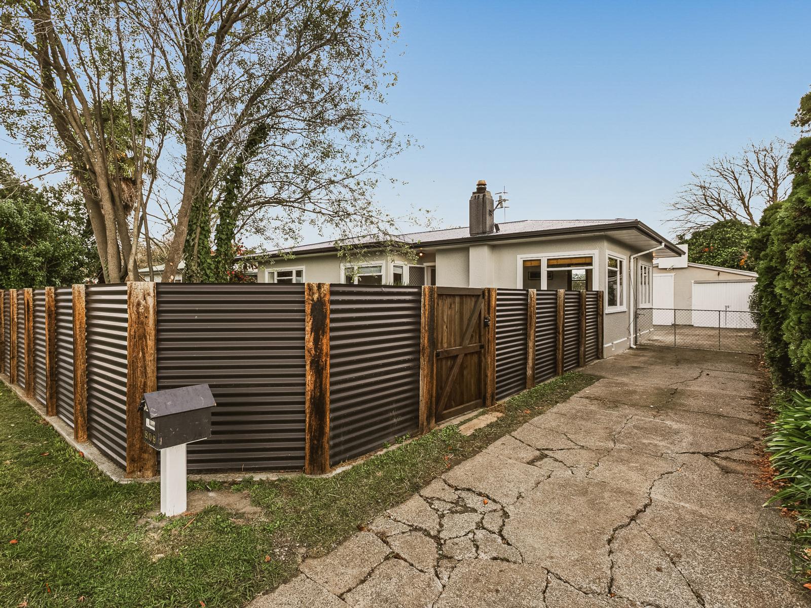 809 Maitland Crescent, Mayfair