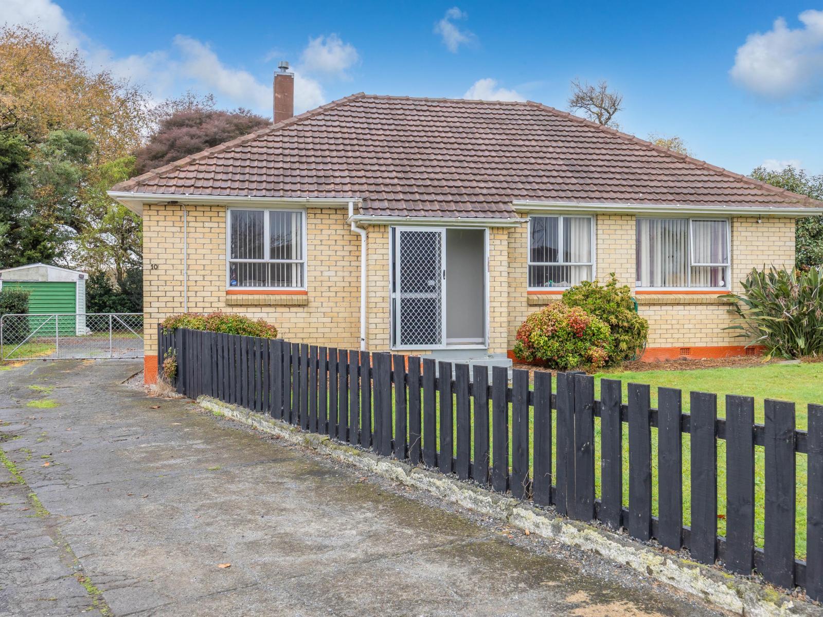 10 Chisholm Street, Huntly
