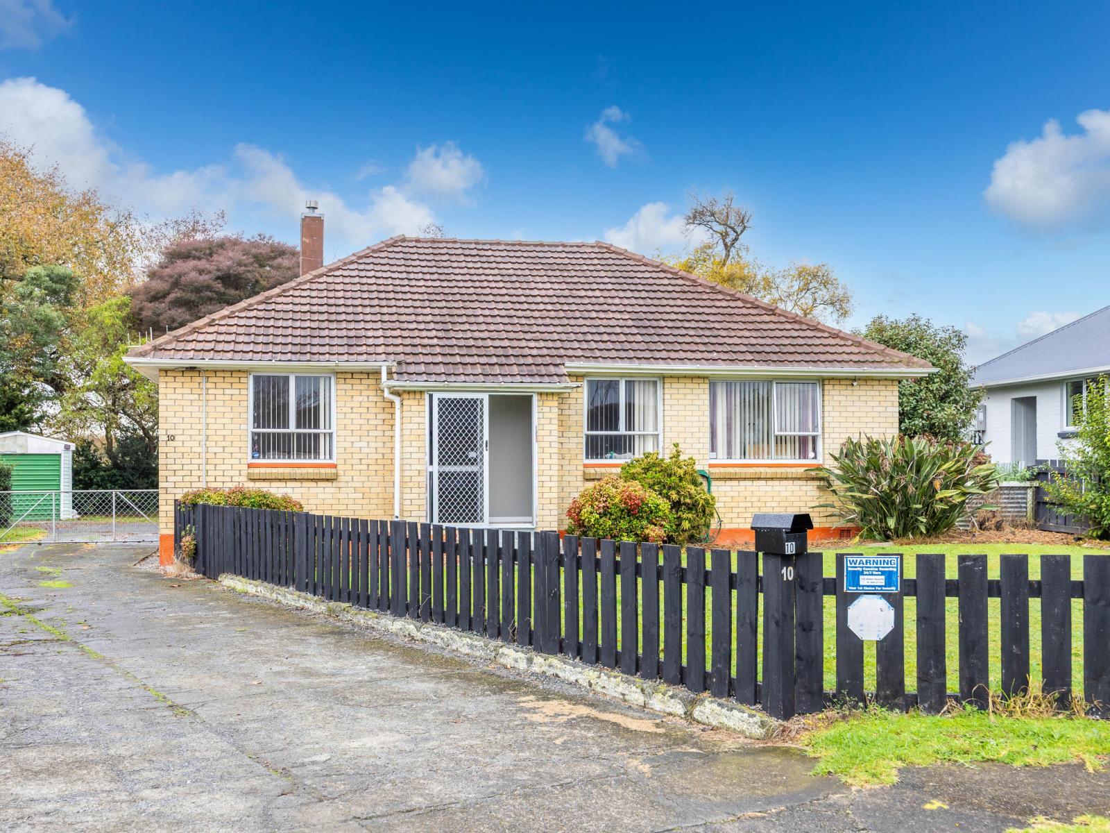 10 Chisholm Street, Huntly
