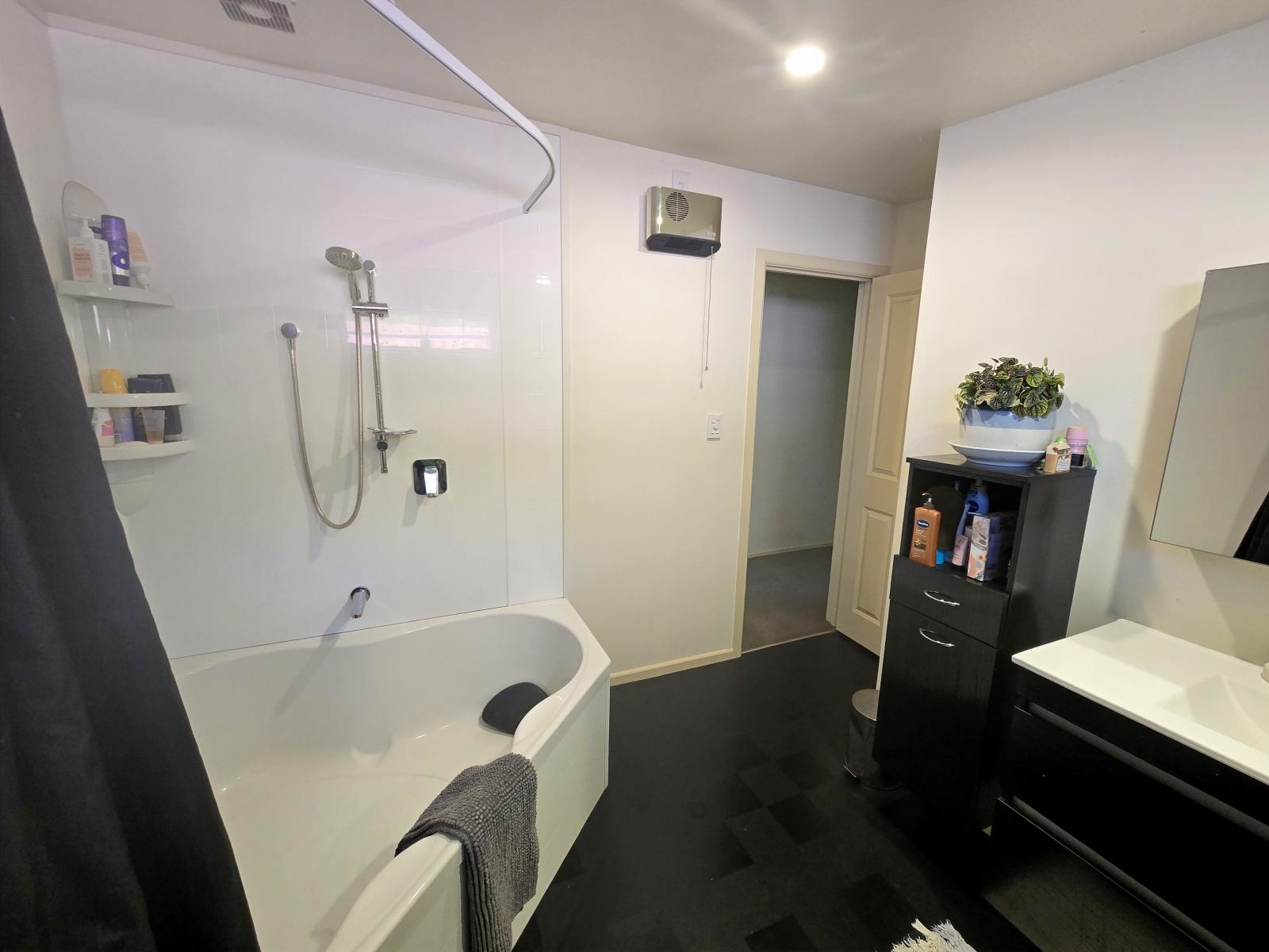 23-27 Campbell Street -    The Flying Pig, Duntroon