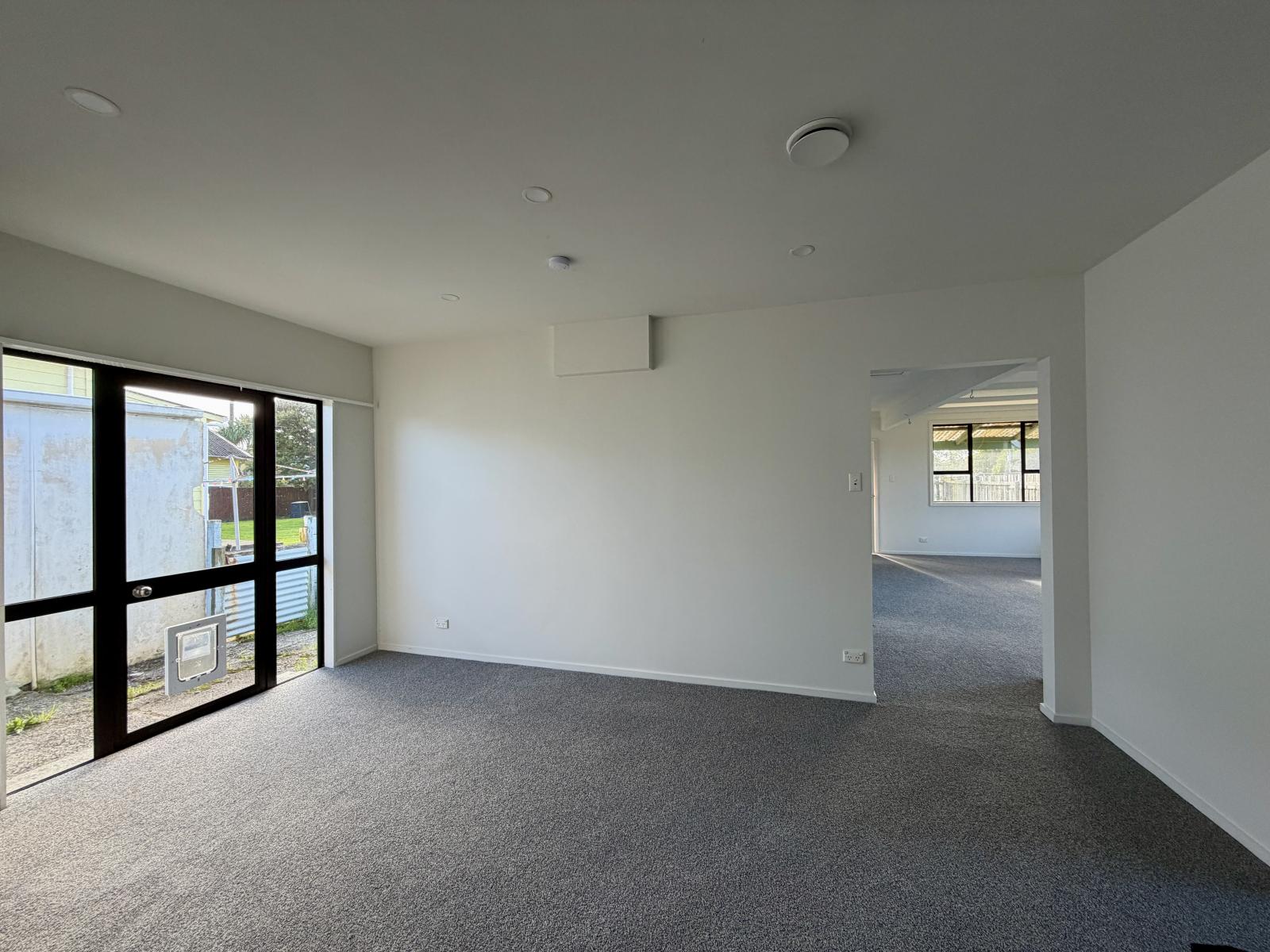 12 Russell Street, Westport