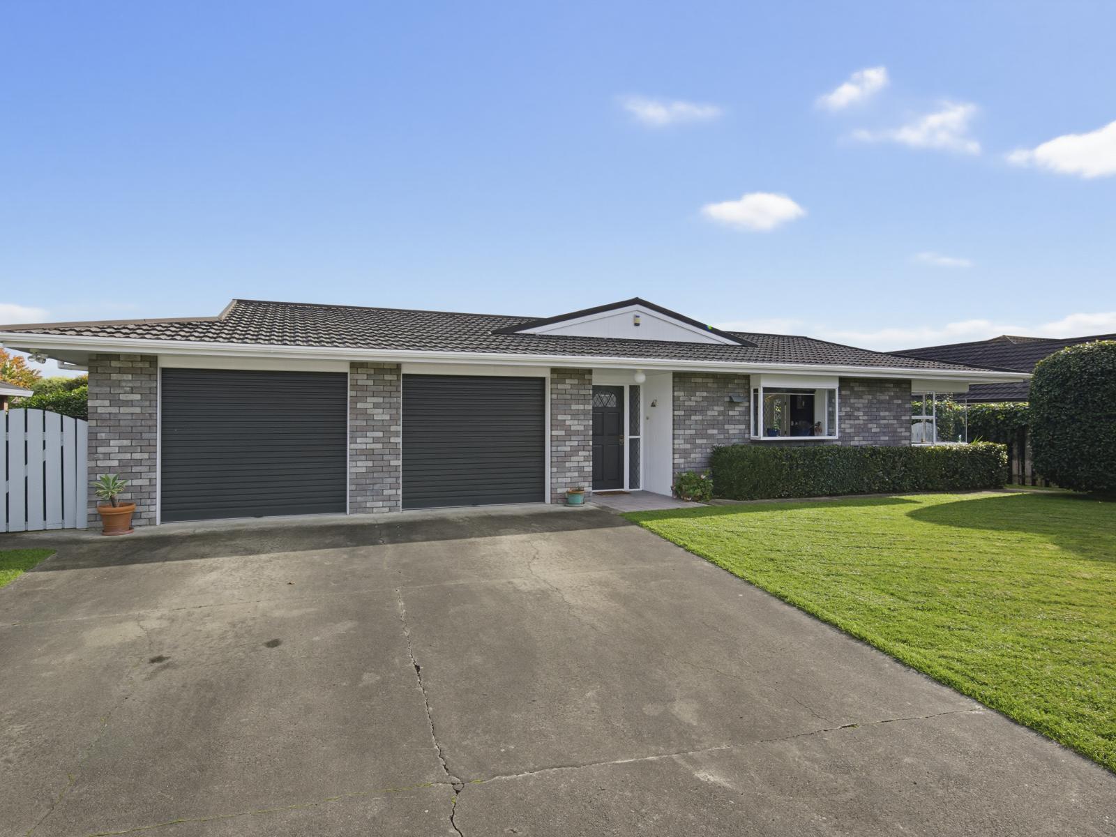 16 Easton Way, Levin