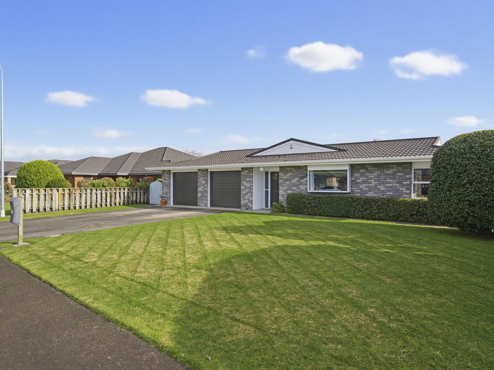 16 Easton Way, Levin