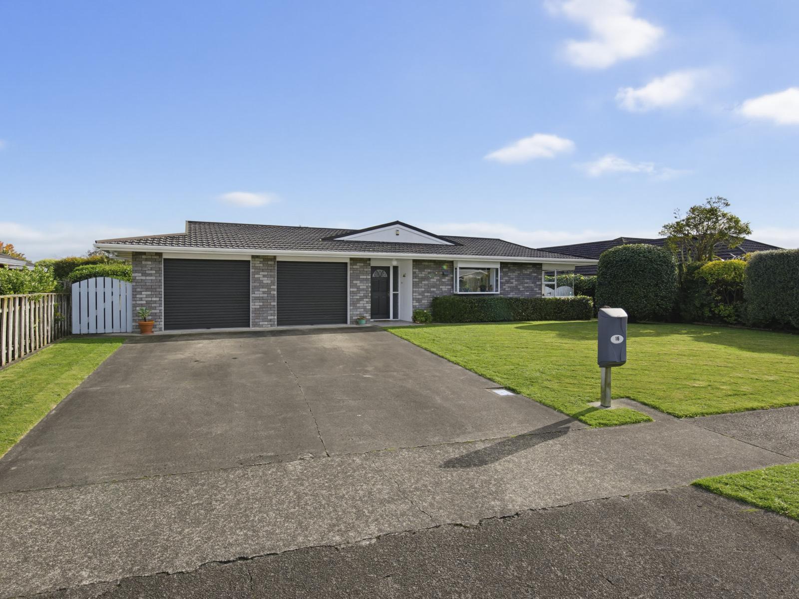 16 Easton Way, Levin