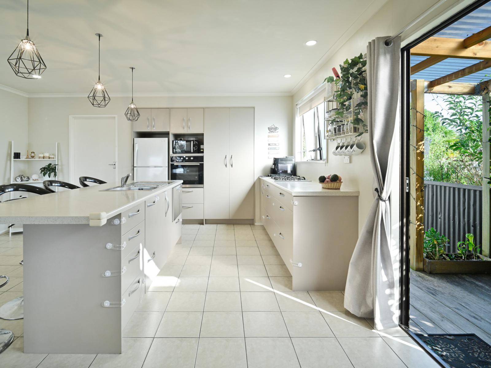 805 Queen Street East, Parkvale