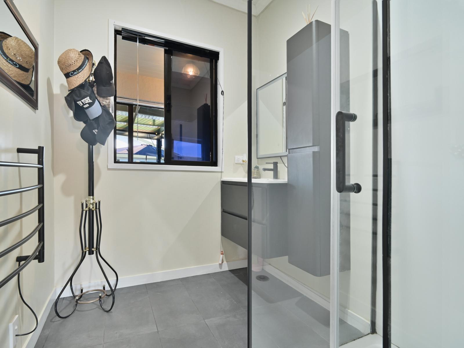 805 Queen Street East, Parkvale