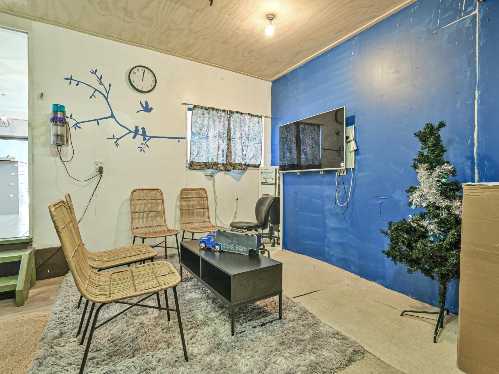 805 Queen Street East, Parkvale