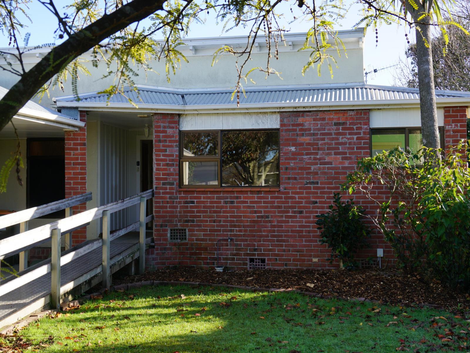 24 Savage Crescent, West End