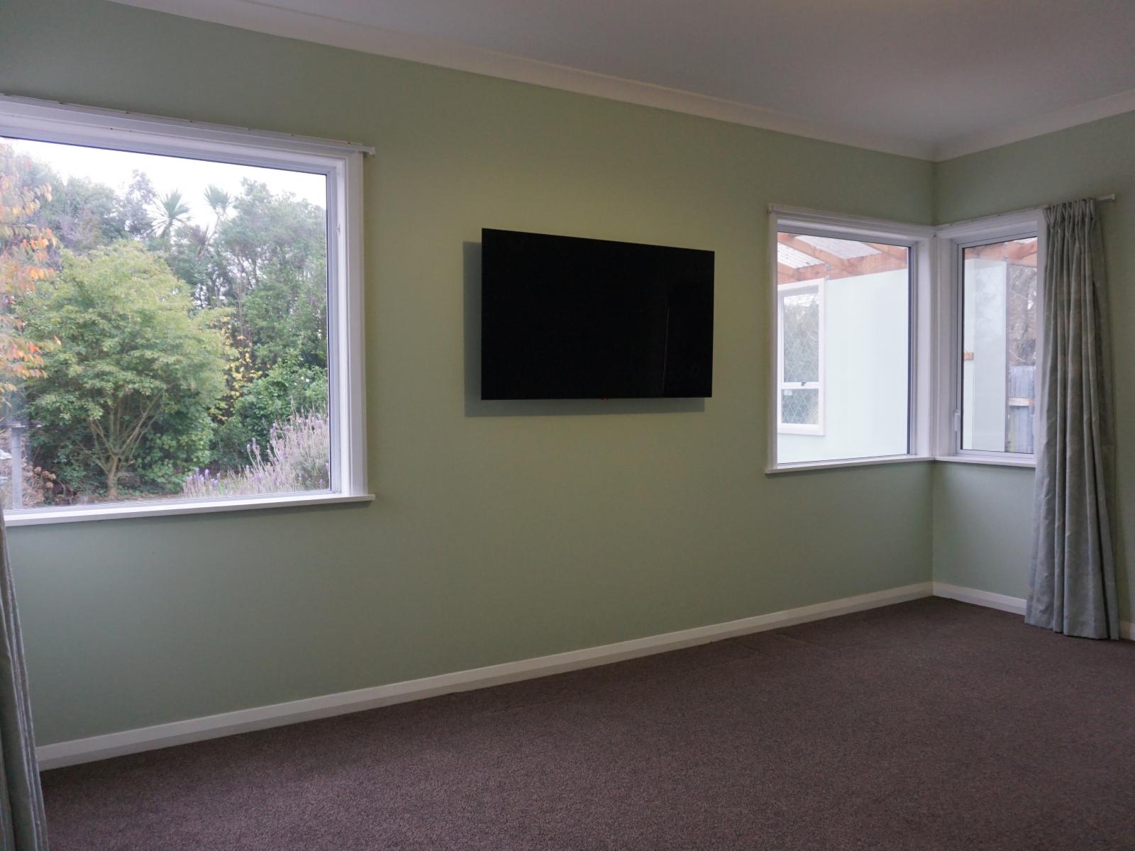 24 Savage Crescent, West End