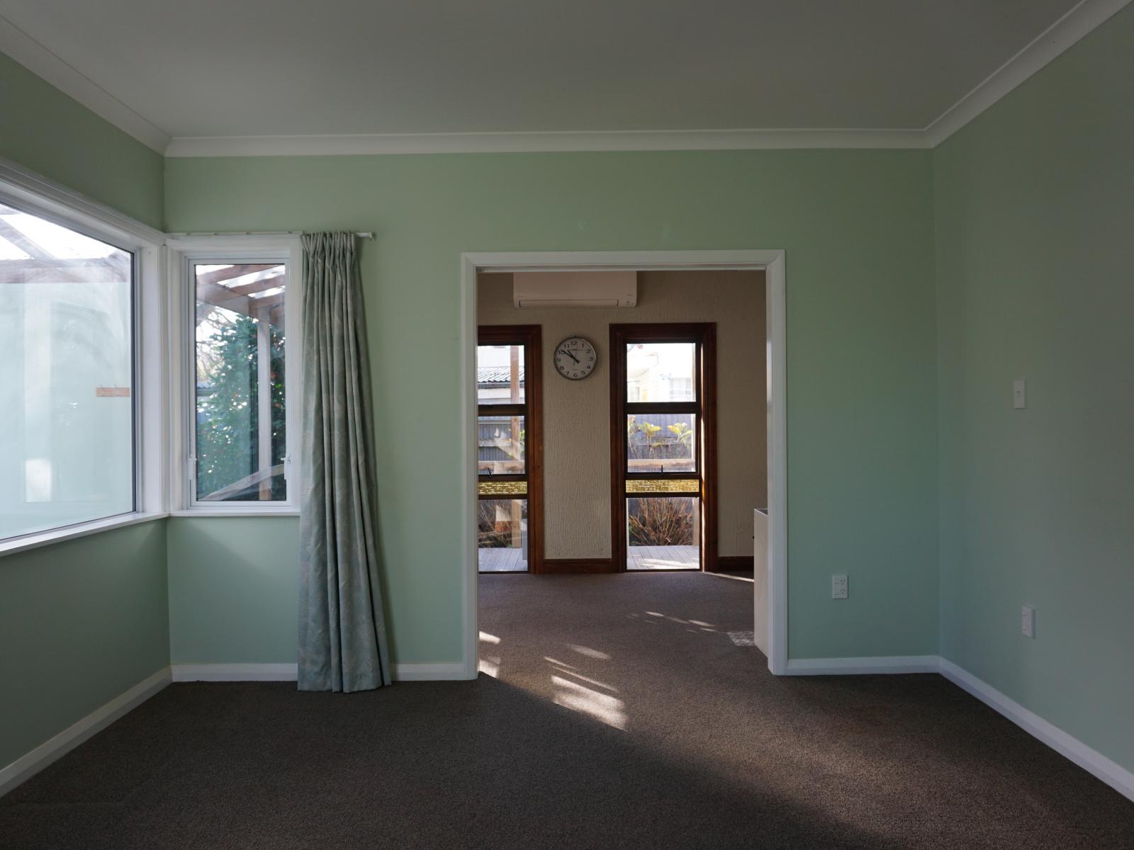 24 Savage Crescent, West End