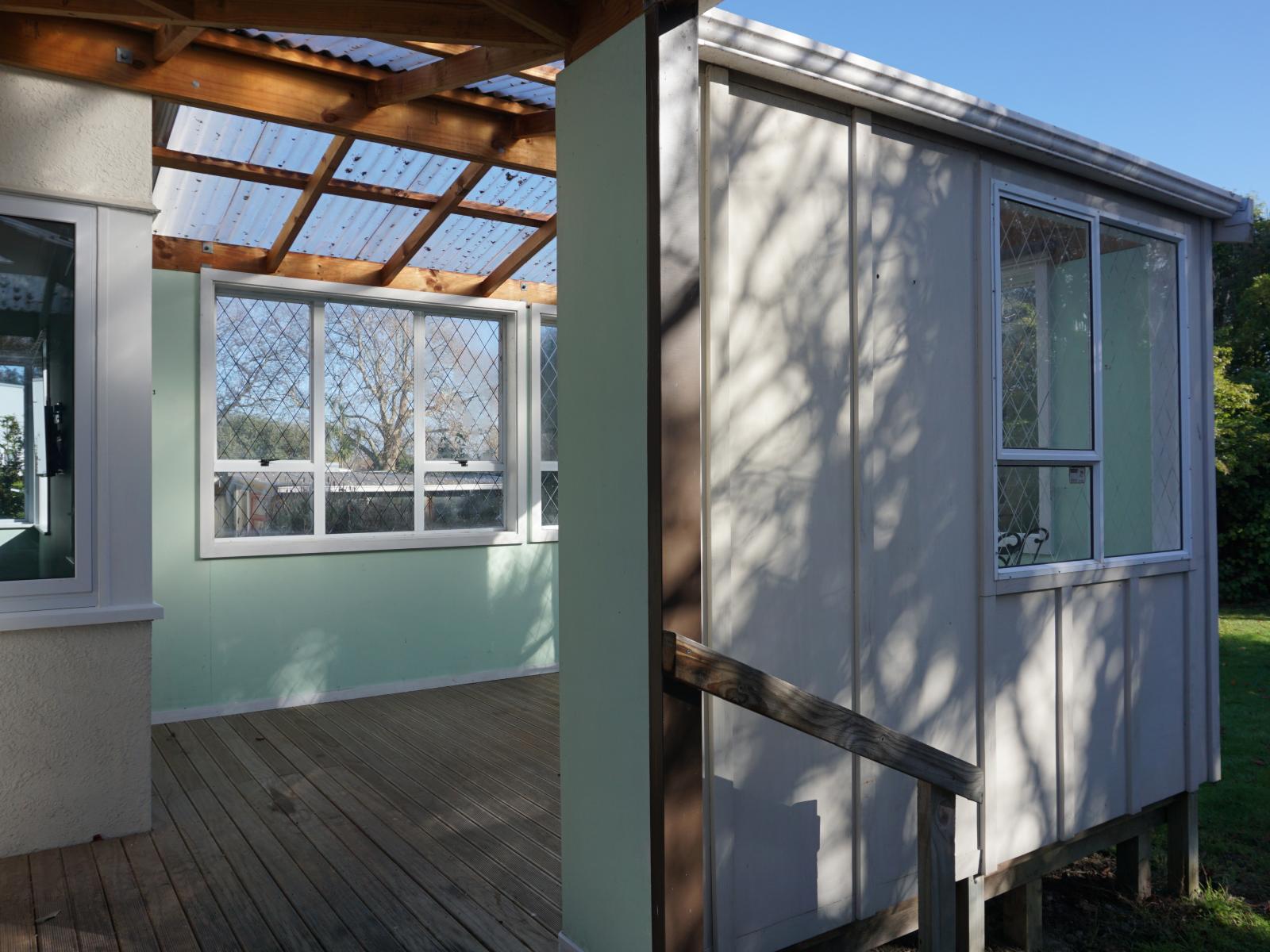 24 Savage Crescent, West End