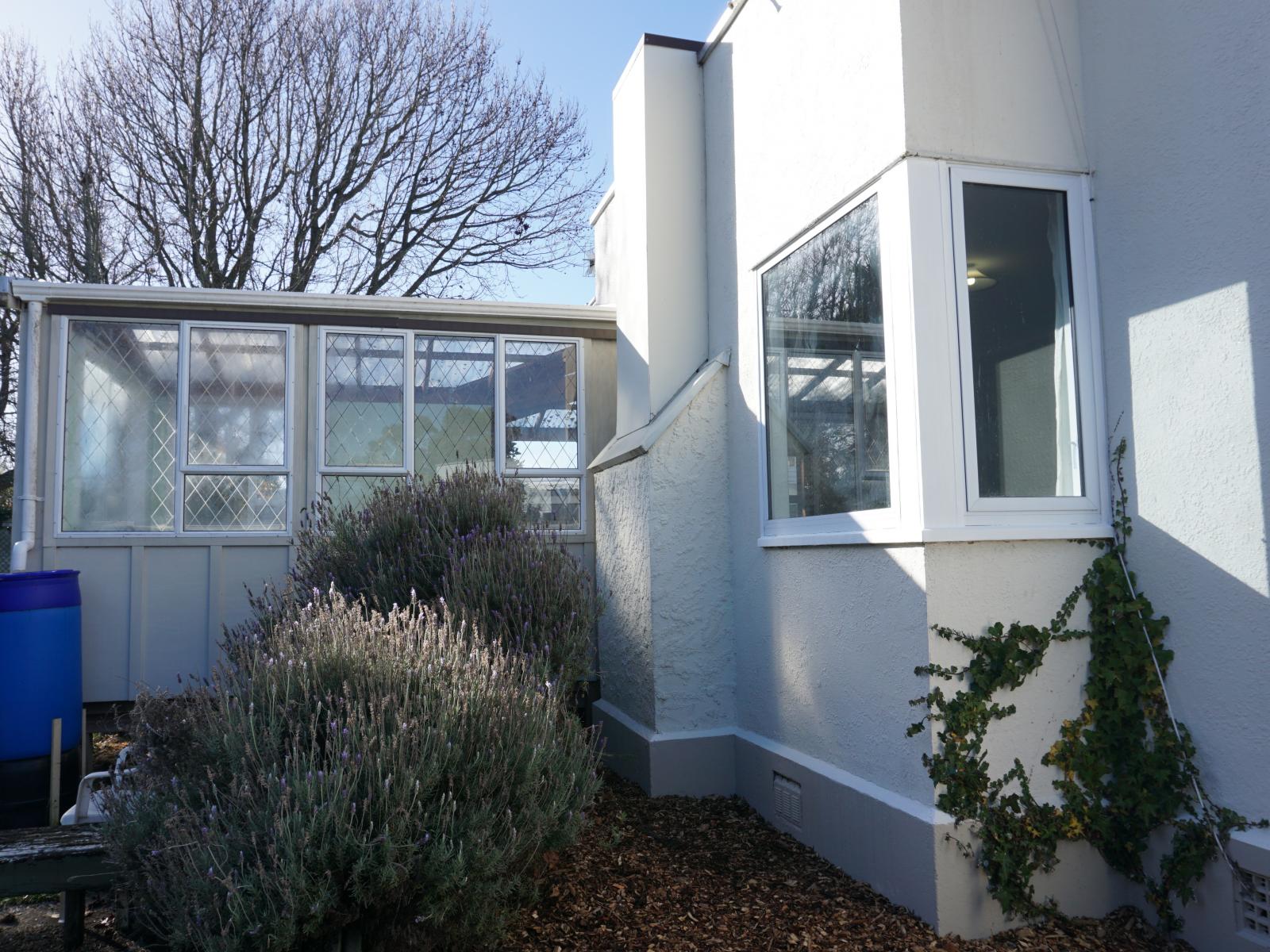 24 Savage Crescent, West End