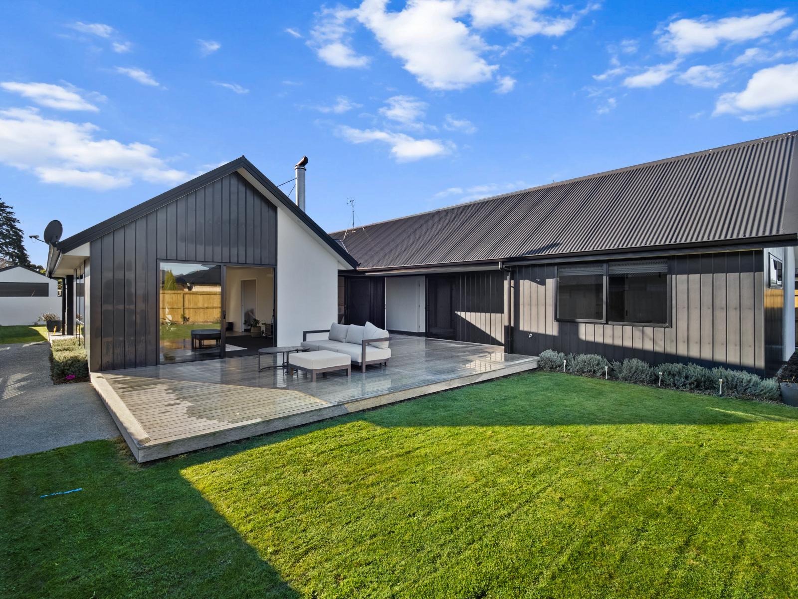 8 Redhaven Rise, Netherby