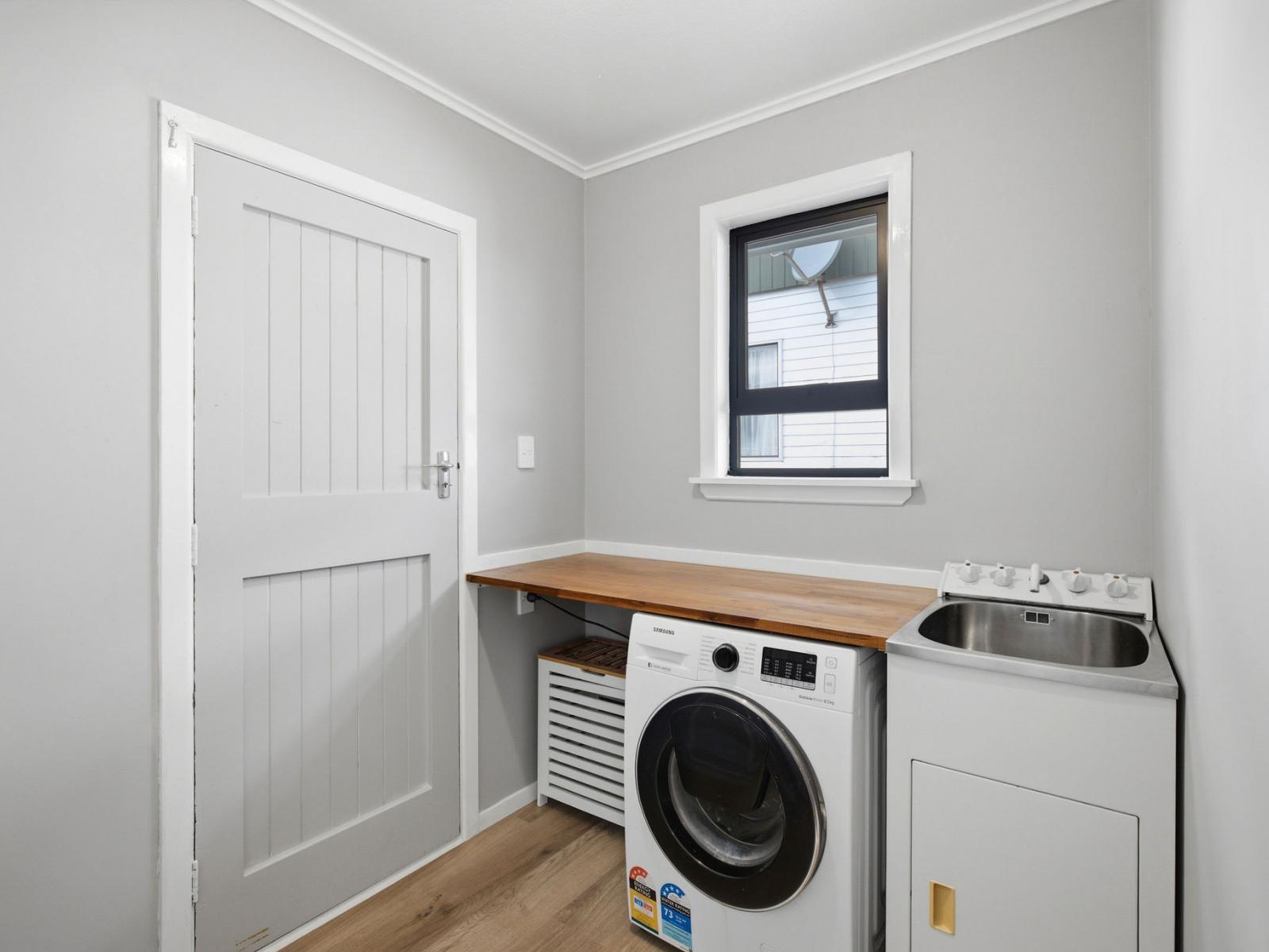 18 Lincoln Road, Springvale
