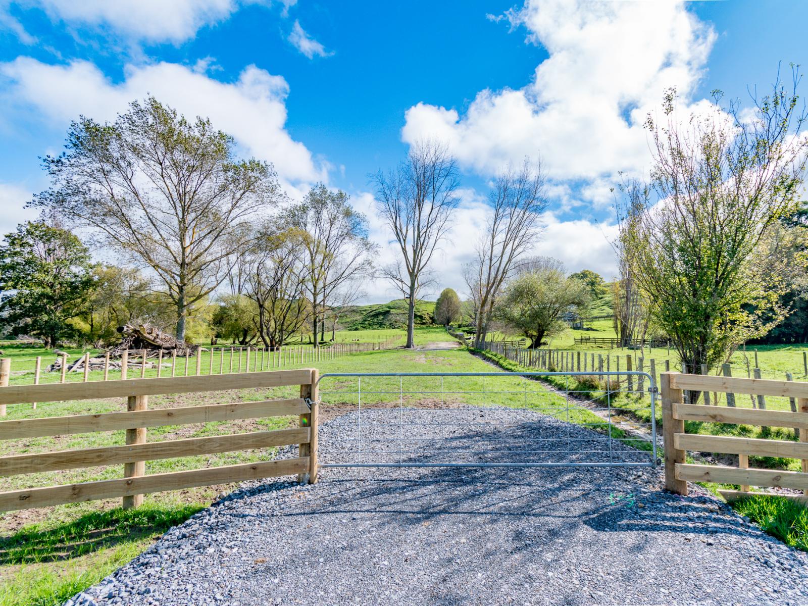 411 Valley Road, Colyton