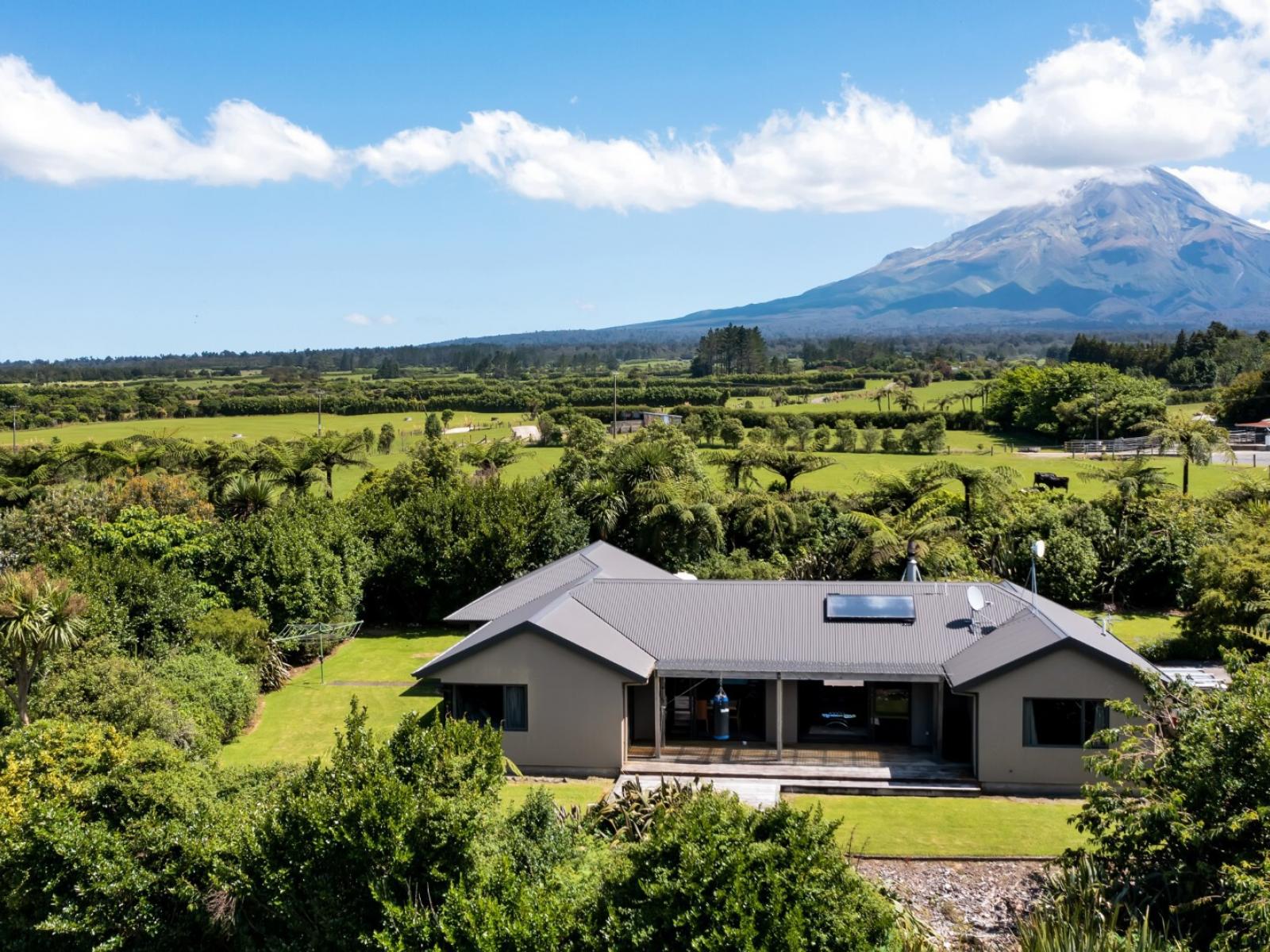 1955 Egmont Road, Kaimiro