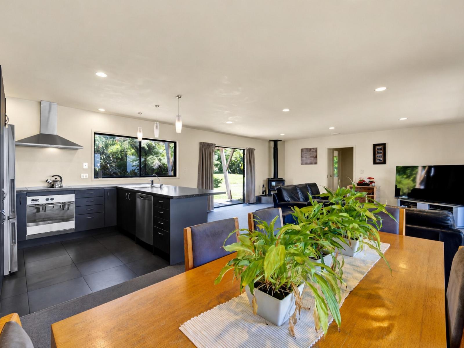 1955 Egmont Road, Kaimiro