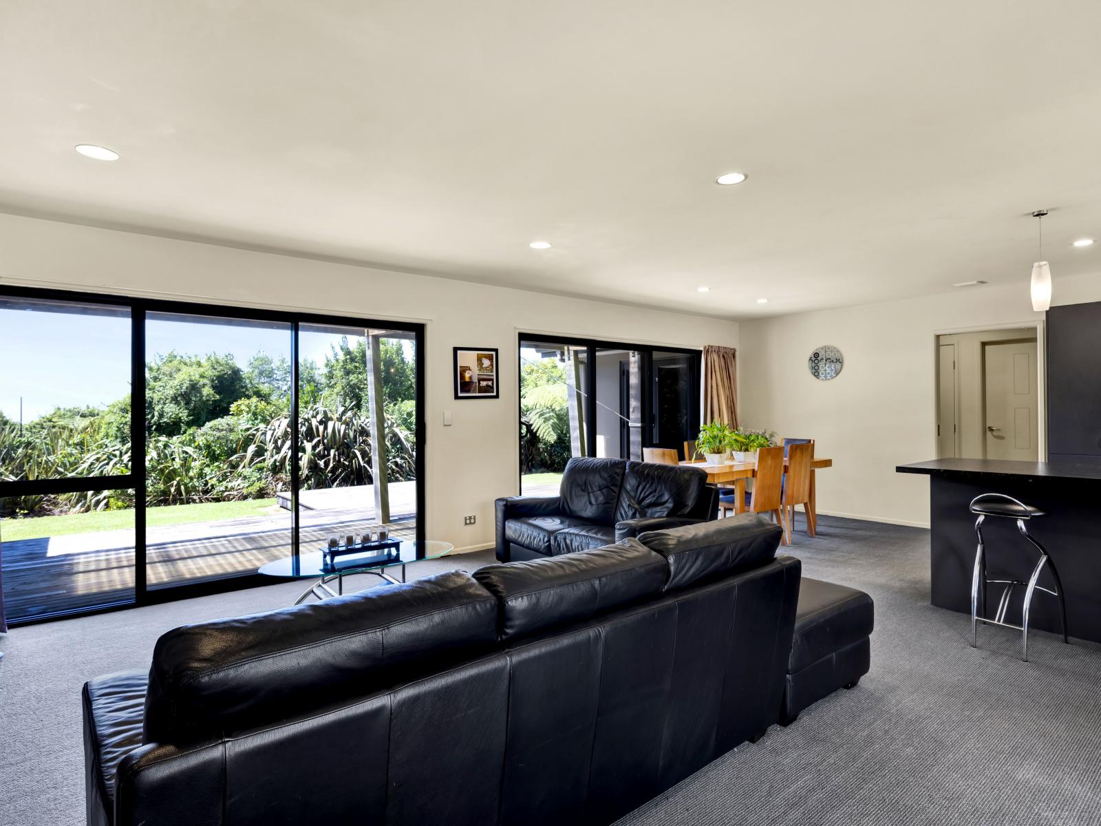 1955 Egmont Road, Kaimiro