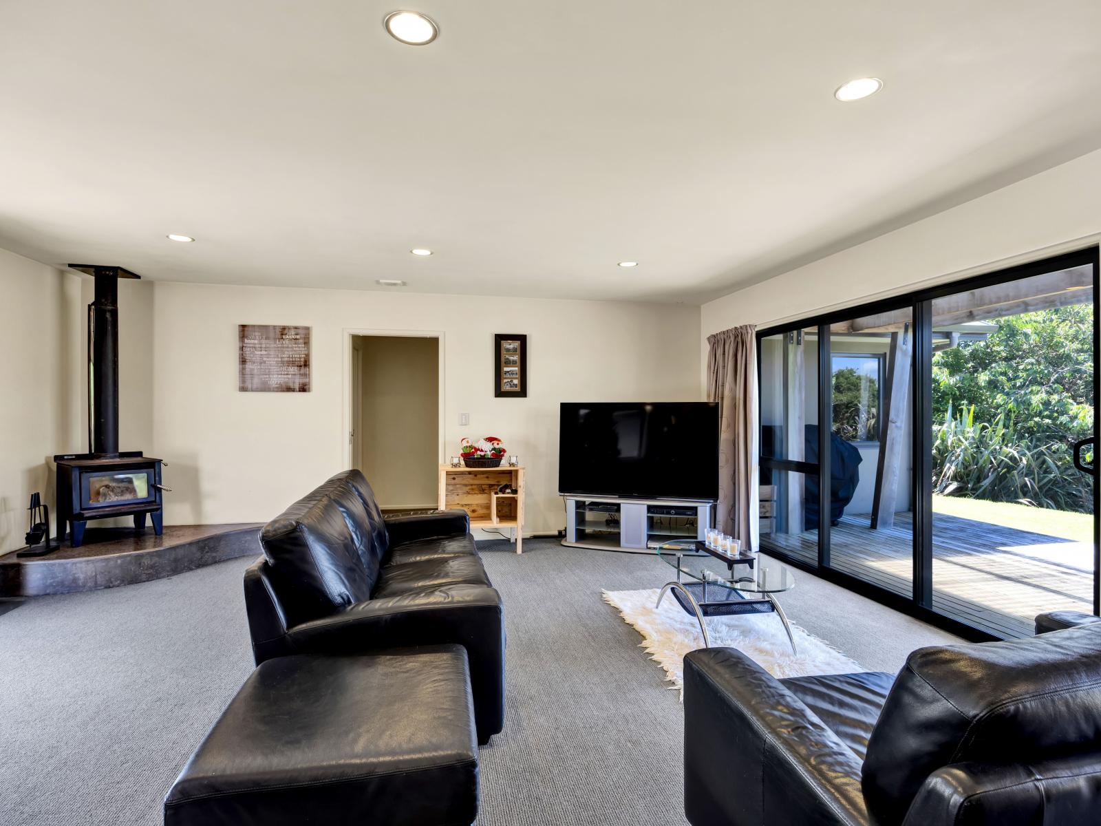 1955 Egmont Road, Kaimiro